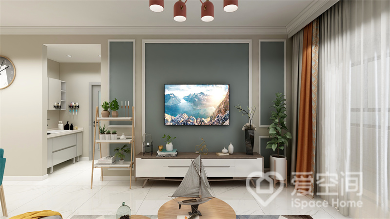 电视墙以莫兰迪色系为主，石膏线的勾勒下呈现出自然舒适的视觉氛围，让这个家充满北欧况味。