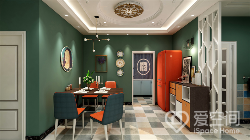 餐厅沿用绿色为背景，局部运用爱马仕橙点缀，时尚家具有序陈列，缔造出有品位的用餐空间。