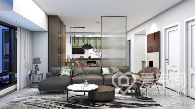 设计师把现代家具与精致的生活相融合，并利用玻璃隔划分客厅与餐厅，展现出现代生活气息。