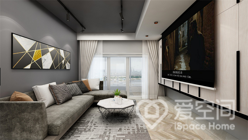 客厅整体以白色调为主，加入灰色调辅助设计，很有时尚感，布艺沙发、低矮茶几和灰色地毯令空间质感得到提升。