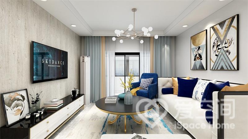 客厅以白色为主基调，白色沙发静谧而高雅，装饰画与抱枕采用蓝橘撞色设计，整体大气有格调。