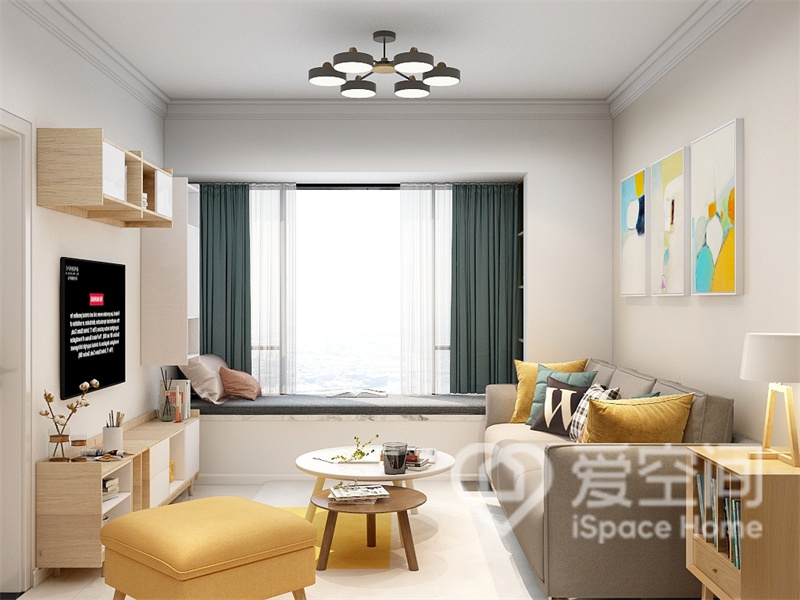 白色空间中，灰色布艺沙发温馨而大气，装饰画、抱枕和黄色单椅赋予空间活力感，升华了客厅的现代氛围。