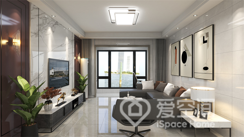 客厅吊灯搭配筒灯的照明设计，彰显出空间的轻奢质感，褐色沙发内敛不失优雅，塑造出独特的质感氛围。