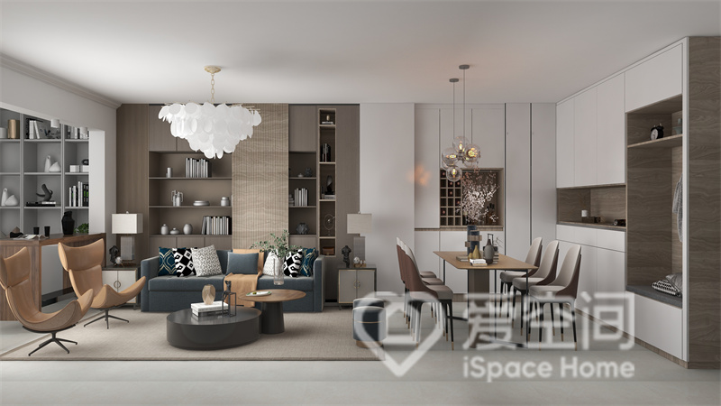 客厅与餐厅一体化设计，空间无吊顶，背景墙选用木材与白色护墙板拼接设计，精致细腻的陈设塑造出舒雅大气的空间氛围。