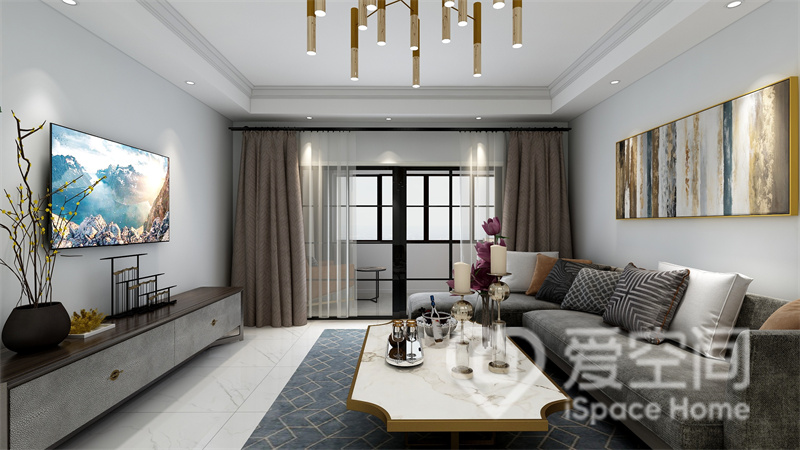 白色与灰色的感性碰撞带给空间更多的现代感，家具添置其中，构建出和谐统一的美学秩序。