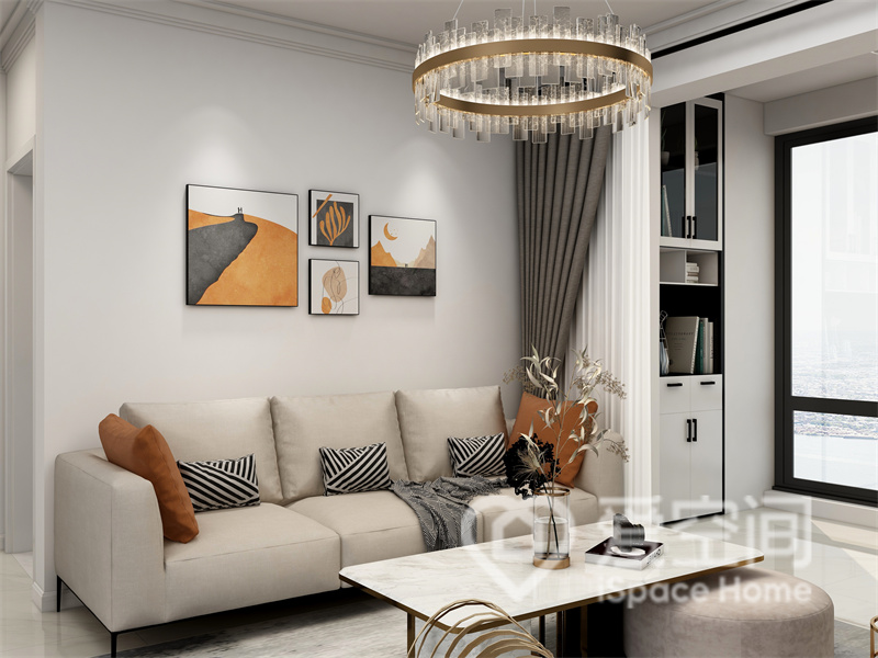 客厅空间采用白色调为主，造型简约的米色沙发烘托出温馨氛围，背景装饰画令空间更加文艺时尚。
