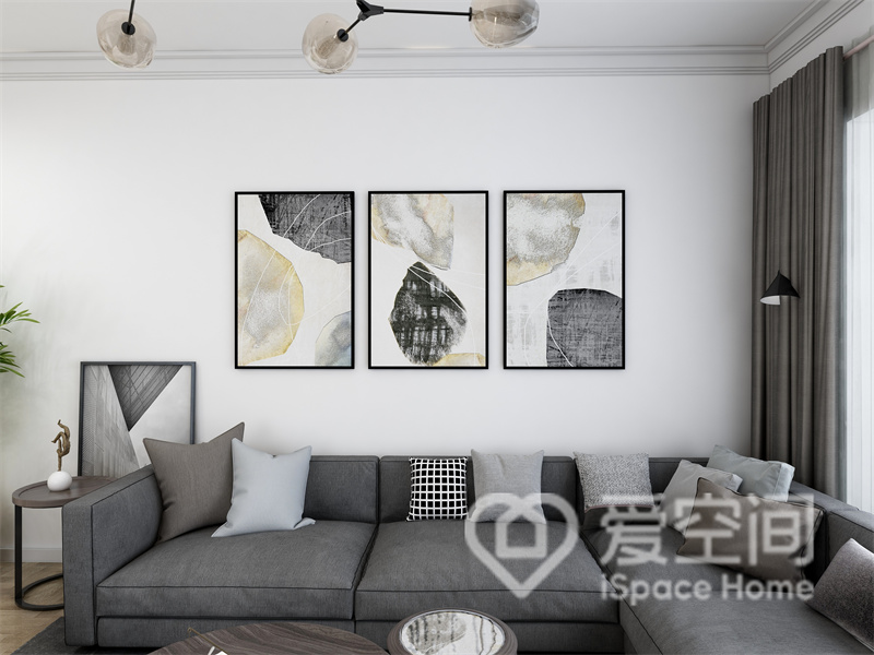 客厅设计以白墙为底色，灰色沙发彰显出北欧美学，装饰画简约高级，丰富了背景的情绪内容。