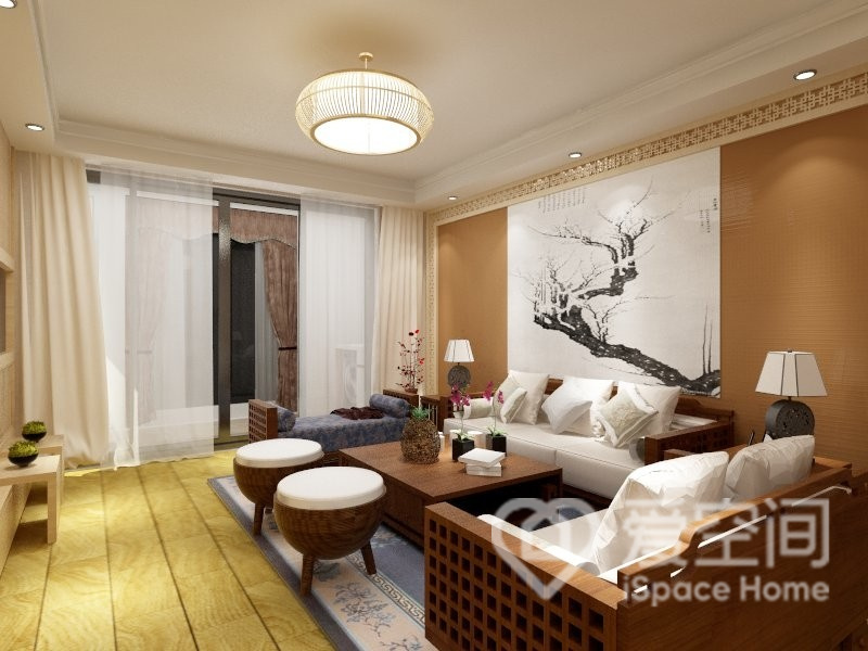 暖色系带来温柔的空间氛围，沙发墙中部添置侘寂挂画，塑造出清透的日式雅韵，木质家具提高了空间的高雅格调。
