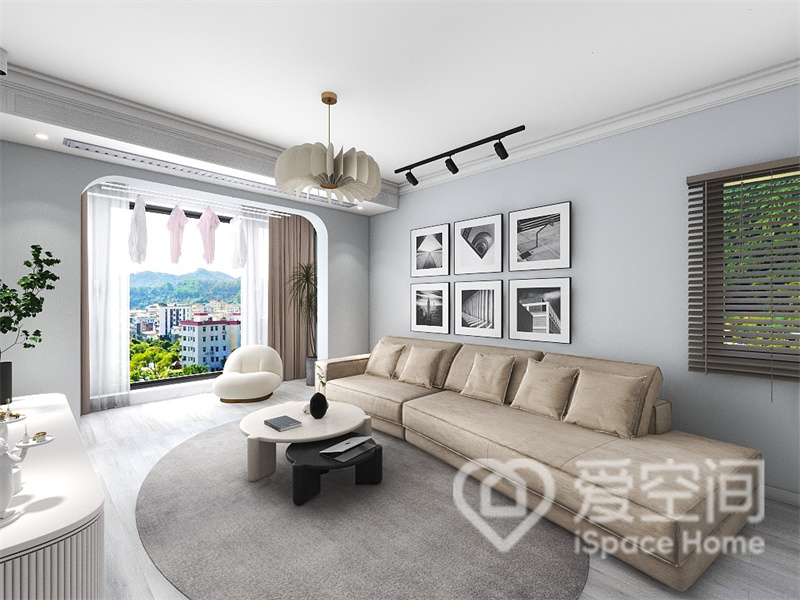 客厅配色温馨素雅，简洁的线条让空间变得井然有序，米色调的呈现出舒适而优雅的空间氛围。