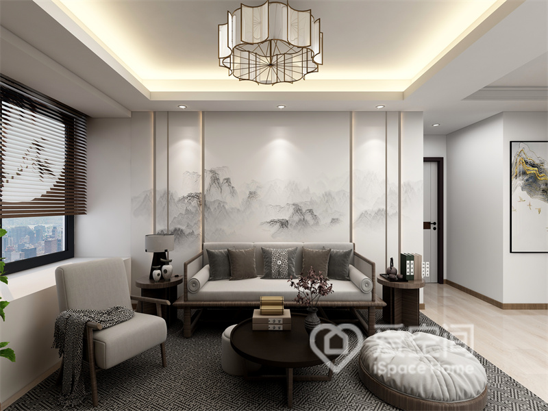 客厅以浅色调为主，沙发背景设计加以水墨画点缀，顶面搭配筒灯元素，营造出空间自然舒适氛围。