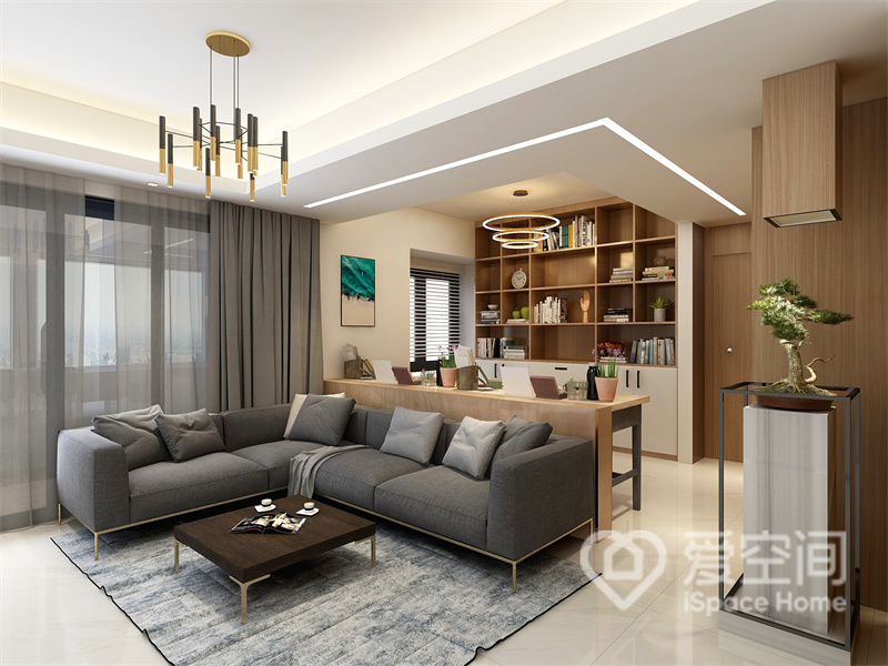 灰色沙發成為空間隔斷，劃分出客廳和辦公區與，原木家具點亮整個灰度的空間，增加了溫馨質感。