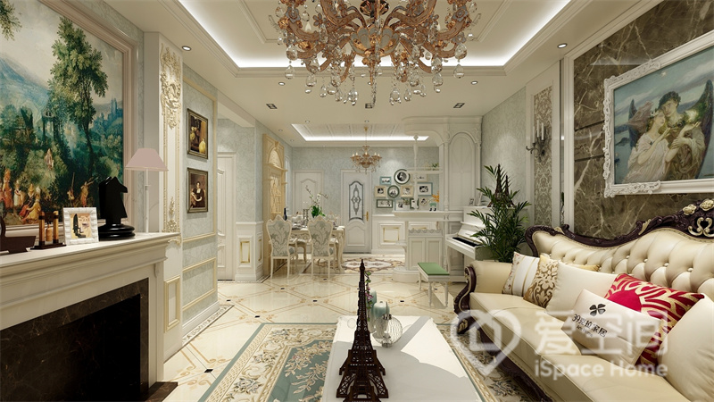 客厅简约优雅，曲线家具展现出欧式风情，欧式文艺画挂置在背景墙中，呈现出高级的空间质感。