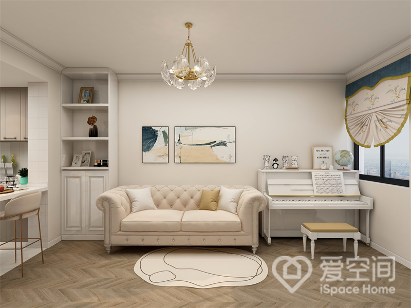 奶油色给人恬静的视觉感说，欧系沙发慵懒优雅，令人一见倾心，钢琴放置在客厅，彰显出主人的审美品味。