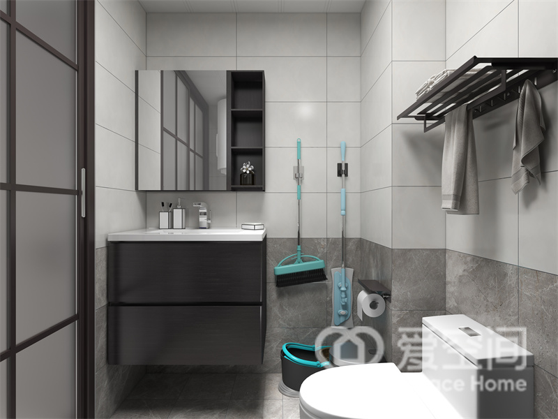 卫生间的背景采用白色和灰色砖面拼接设计，洁具设施选择简约样式，空间变得更加现代大气。
