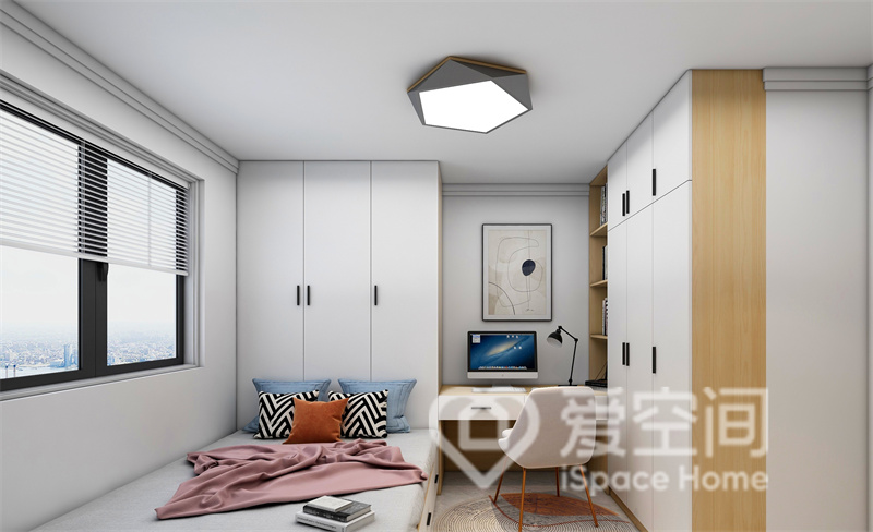 次卧中，光线射进来令空间显得更加明亮，榻榻米一体柜充分利用了卧室空间，定制的衣柜为空间增添了更多功能性。