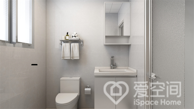 卫生间以白色为底色，空间未做干湿分离设计，布局简洁明了，洁具有序放置，令空间更加洁净与自然。
