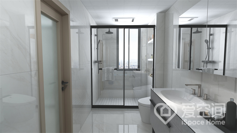 卫浴空间宽敞大气，干湿分离设计优化了室内动线，也缓解了纵深感强的问题，日常生活变得更加舒适。