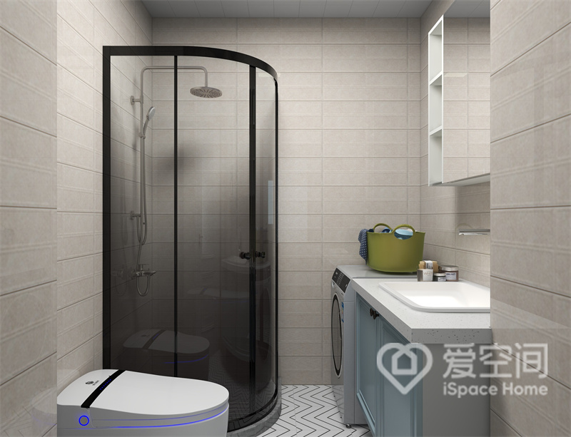 卫生间结构紧凑，淋浴房设计注重细节，黑色线条的勾勒下，创造出宁静氛围，洗手台一侧放置洗衣机，方便排水。