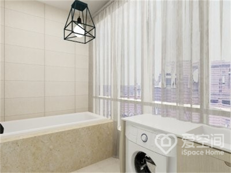米色调背景温暖而朴实，浴缸临墙放置，洗衣机柜与洗手柜定制化一体设计，提高了空间利用率。