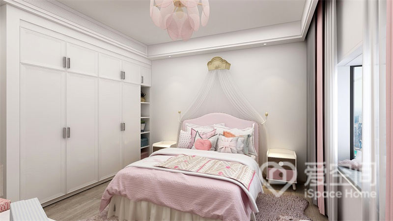 床头造型显得空间更具高级感，收纳柜采用隐形手法设计，柜内格局灵活，高雅格调弥漫在其间。
