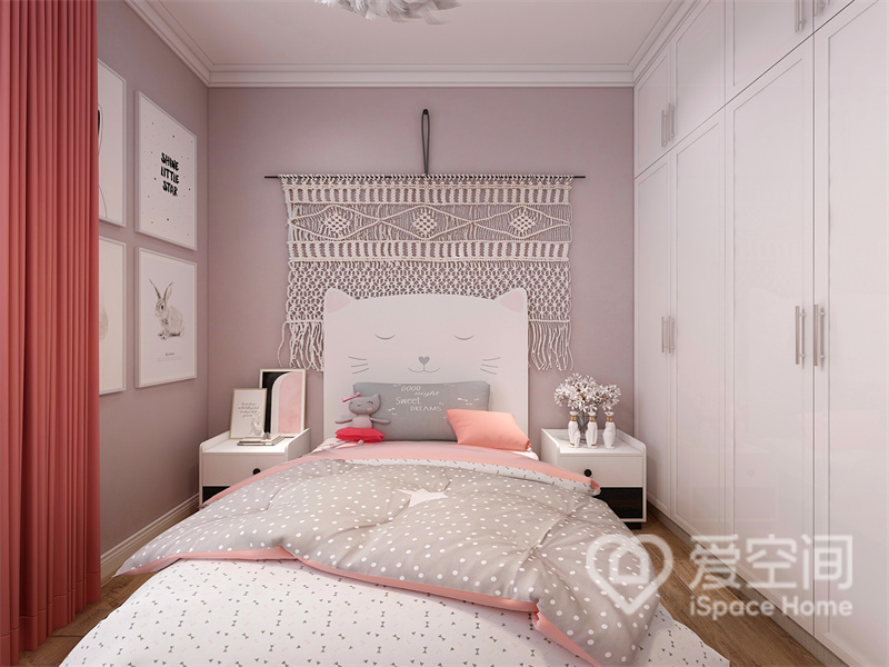 儿童房以粉色为主调，基本遵循原始格局来设计，隐形衣柜整洁大气，为卧室增添了立体感。