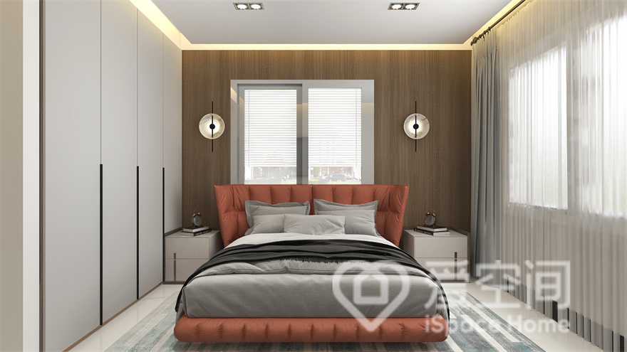 白色定制柜与原木立面搭配，衍生出一番别样的秩序美感，橘色床体个性时尚，增加了都市气息。