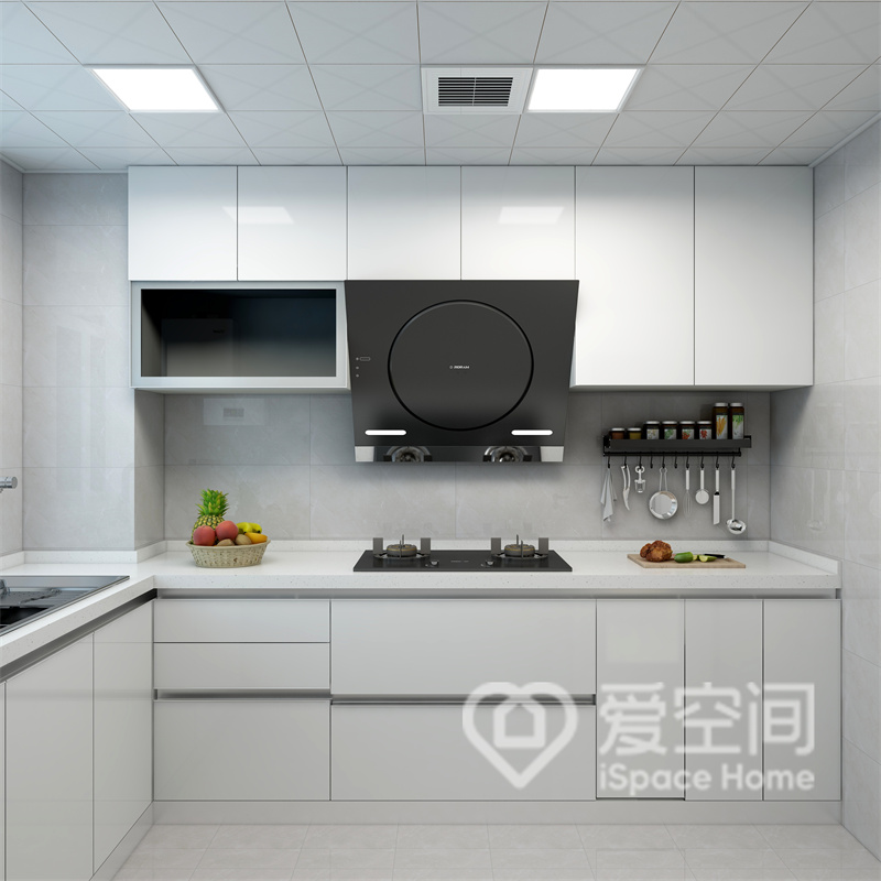 厨房空间以白色为主，橱柜、操作台和背景都选用白色，搭配现代电器，烹饪空间洁净又美好。