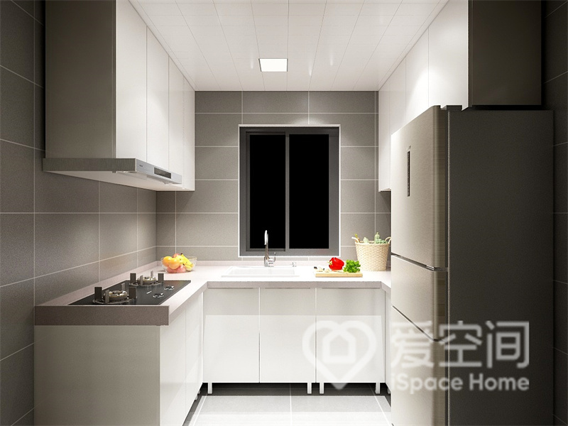 厨房背景铺贴灰色墙砖，优雅有格调，搭配白色橱柜和米白色操作台，厨房空间更显通透。