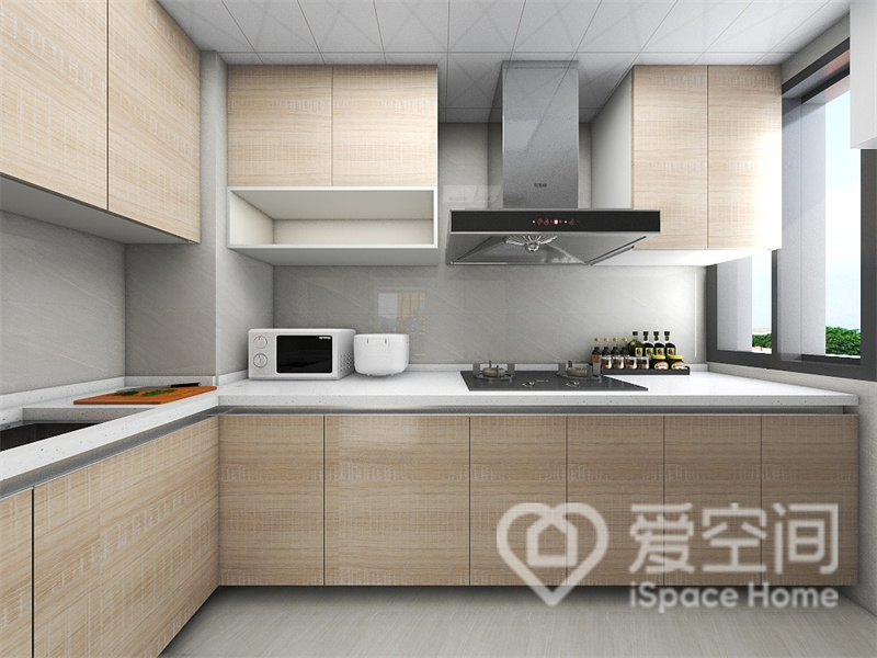 基于业主对日式美学的理解，厨房的设计去繁就简，以通透的木质为色调，将温暖带入室内。