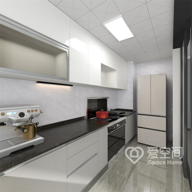 厨房以白色为整体色调，时尚简约之中不乏考究，橱柜形式服从于功能，动线规划高效舒适。