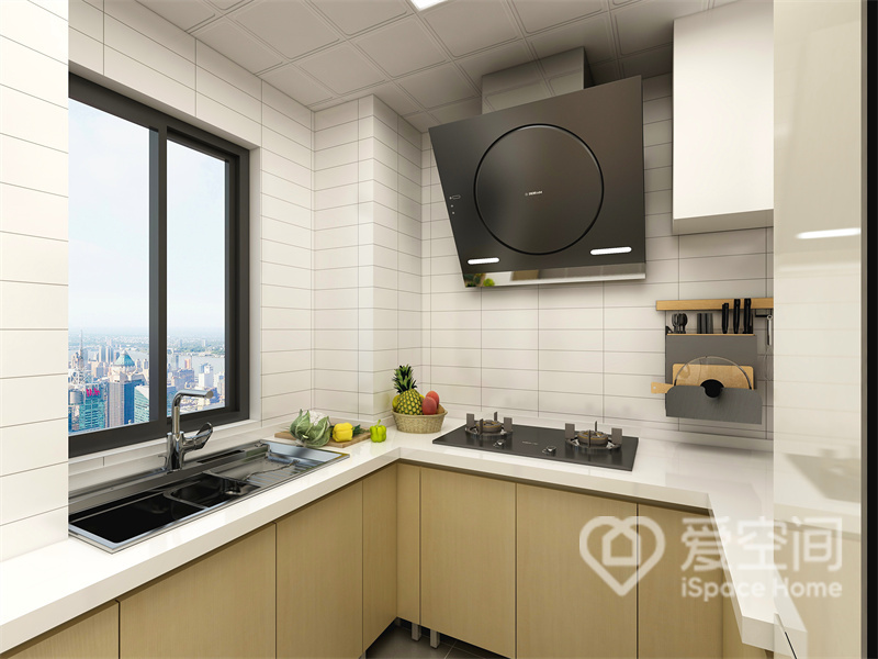 厨房的米白配色给人温馨感，操作台也选择白色点缀，U型动线设计流畅舒适，烹饪变得十分惬意。