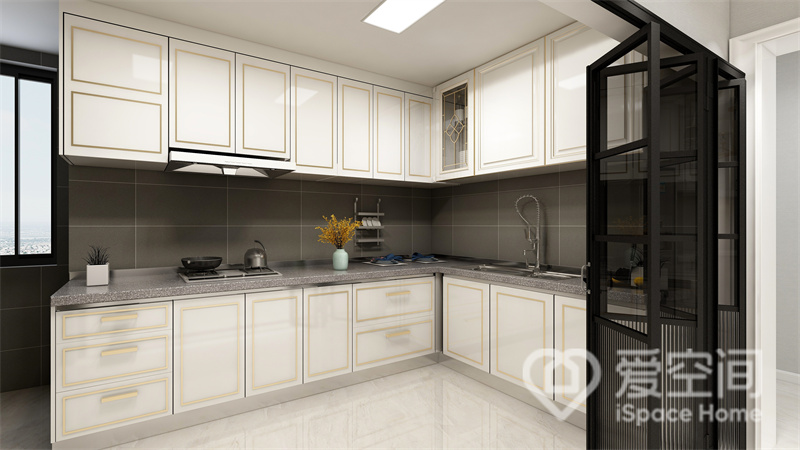 廚房空間現代范兒濃郁，白色柜面簡約舒適，柜面線條進一步強調了理性的氛圍，灰色操作臺提升了空間格調。