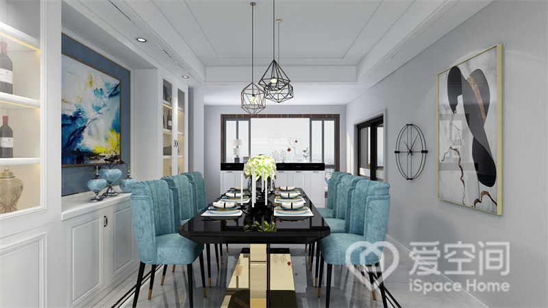 餐厅采用经典的白色与蓝色搭配，蓝色餐椅具有艺术设计美感，餐边柜入墙设计，满足了空间储物的需要。