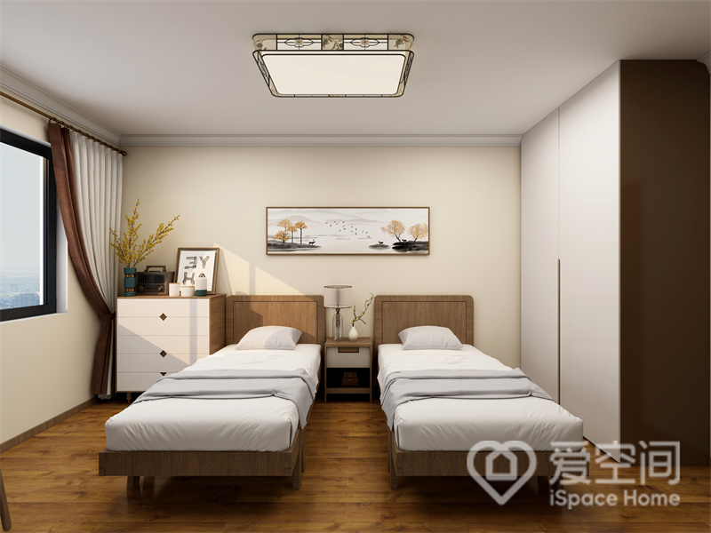 卧室中使用温暖的色调作为背景，米色背景与木质家具搭配，营造出一种舒适的生活氛围。