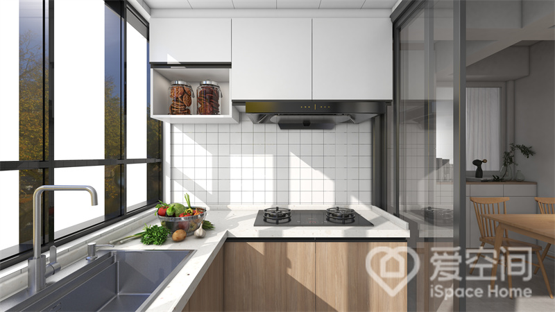 白色吊柜与原木地柜形成视觉冲撞，烹饪空间更加立体，L型动线实用性强，烹饪变得更加高效。