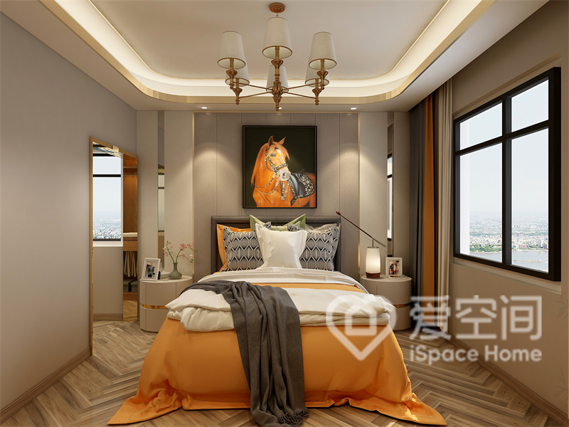 主卧背景墙设计大大地增加了空间的立体感，橙色软装点缀其中，增加了室内的艺术感与趣味感。