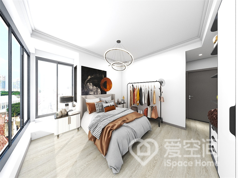 灰色与爱马仕橙搭配，床饰轻盈而富有质感，白色背景和时尚灯具将空间的通透感和光感拉满。