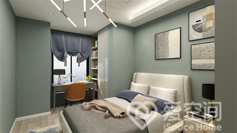 次卧设计中，设计师以蓝绿色为背景，白色双人床在空间中呈现出雅致且不失生活情趣的休息氛围。