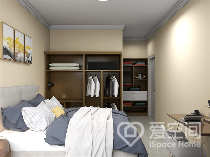 主卧无吊顶设计，衣柜柜门采用敞开设计，具有空间感，蓝白床品营造出独特的休息氛围。