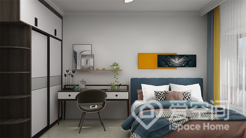 爱马仕橙元素格外引人注目，让稳定的主卧空间有了更丰富的视觉效果，梳妆台增加了空间的功能感。