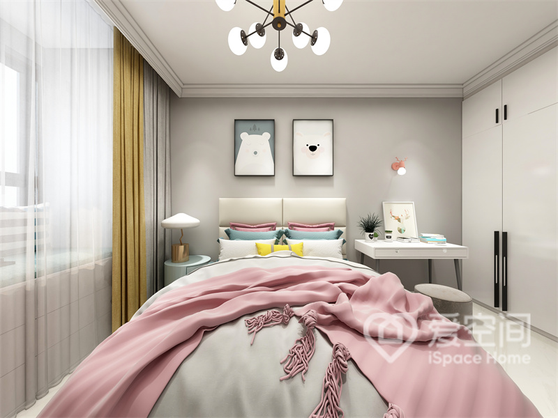 主卧家具注重造型选择，灰色与粉色碰撞视觉和谐统一，置身在优美的环境中休息，更加舒展愉悦。