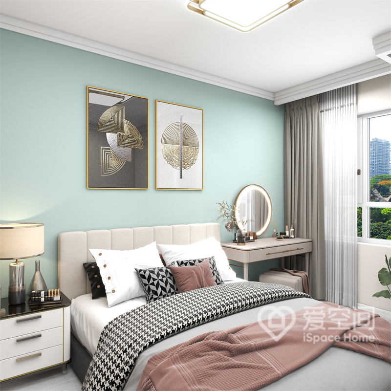 慵懒的薄荷绿搭配低饱和色床品，使卧室生活更加惬意舒适，床头柜和梳妆台小巧精致，舒适度高。