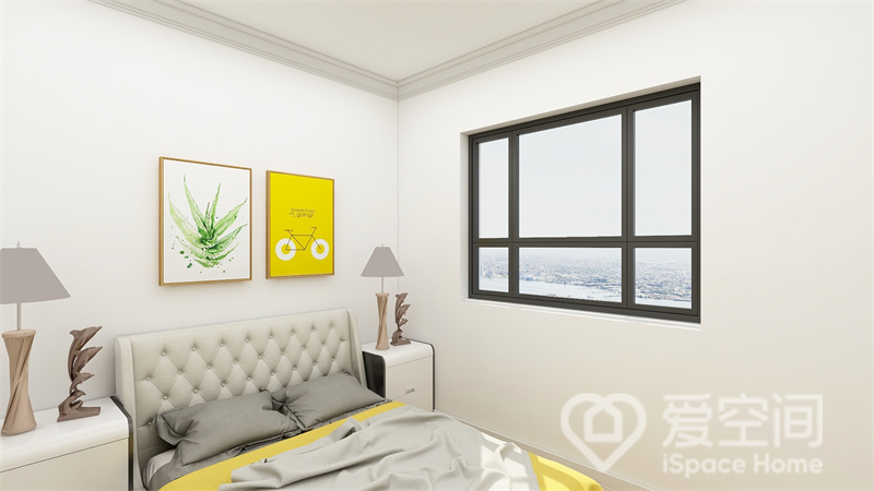 无吊顶设计令主卧空间看上去更宽阔大气，床头柜纤细，既美观又实用，黄色元素增加了层次感。