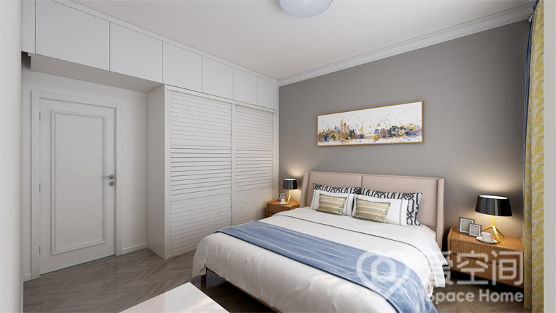 次卧立面以白色与灰色搭配，温暖的双人床及床品诠释着安静而和煦的力量，塑造出简洁的氛围。