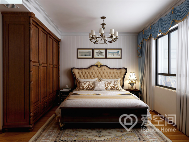 主卧硬装打造出简约与优雅格调，搭配欧式双人床和欧式实木衣柜，凸显出华丽而复古的欧式况味。