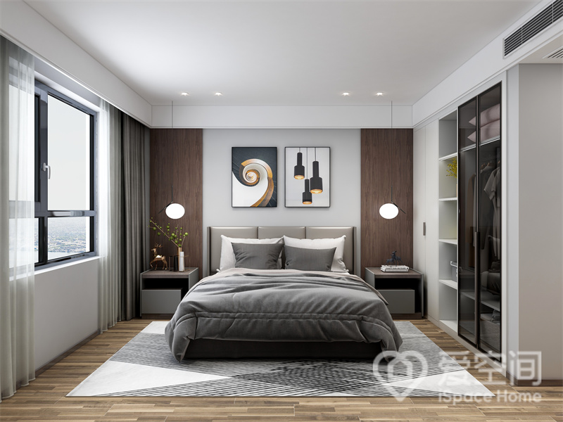 主卧背景墙对称设计，墙漆与木材结合打造出静谧的卧室空间，线性灯的点缀下，卧室充满优雅格调。