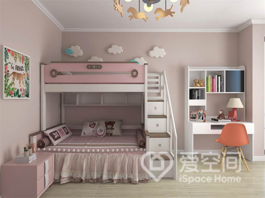 儿童房整体为粉色色调，高低床是空间的点睛之笔，卡通装饰元素打破了硬装的沉闷，赋予更加浪漫的视觉感受。
