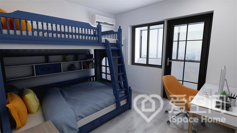儿童房注重功能感，蓝色高低床带来硬朗的质地，灰白色背景墙营造出简洁干净又不失温暖的空间氛围。