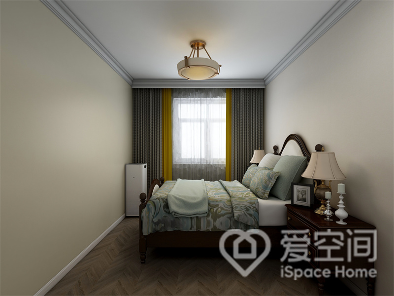 次卧硬装简约干净，家具细节尽显美式风格气息，灰色与黄色的窗帘搭配设计增加了空间的轻盈感。