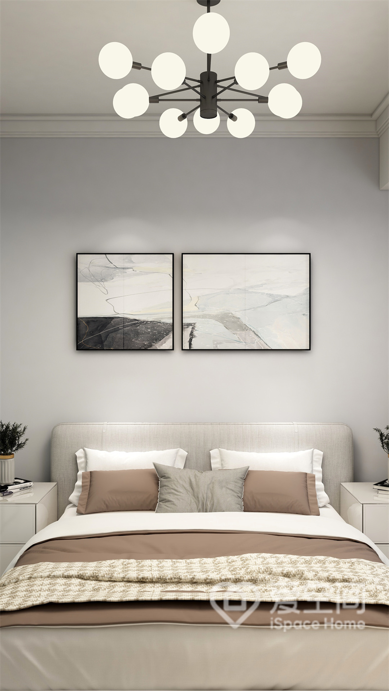 次卧背景简单挂置了两副装饰画，创造出了唯美的视觉意境，在富有质感的床品修饰下，空间氛围温和雅致。